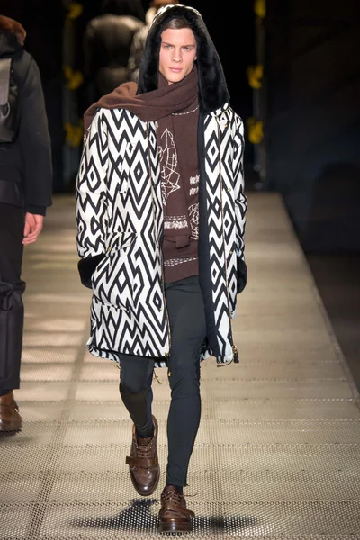 Look 15